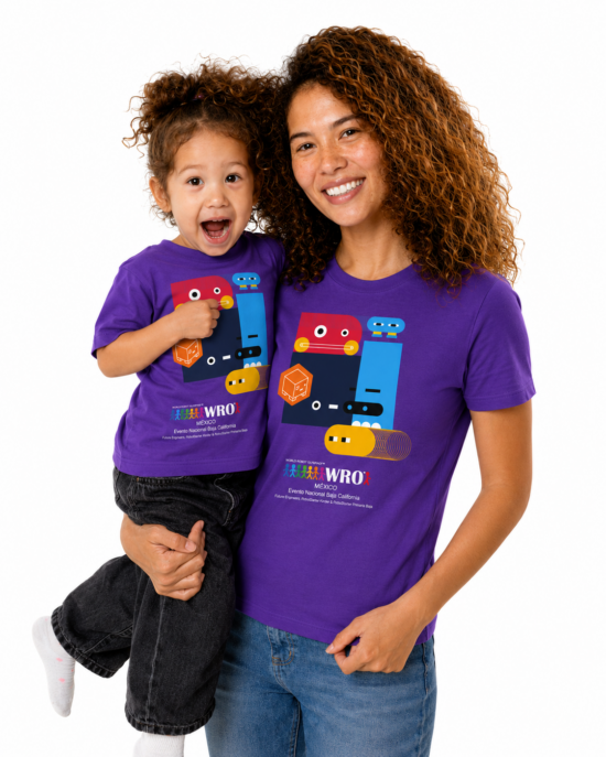 Madre e hija con playeras moradas del WRO México 2026 con ilustración de robots, Evento Nacional Baja California